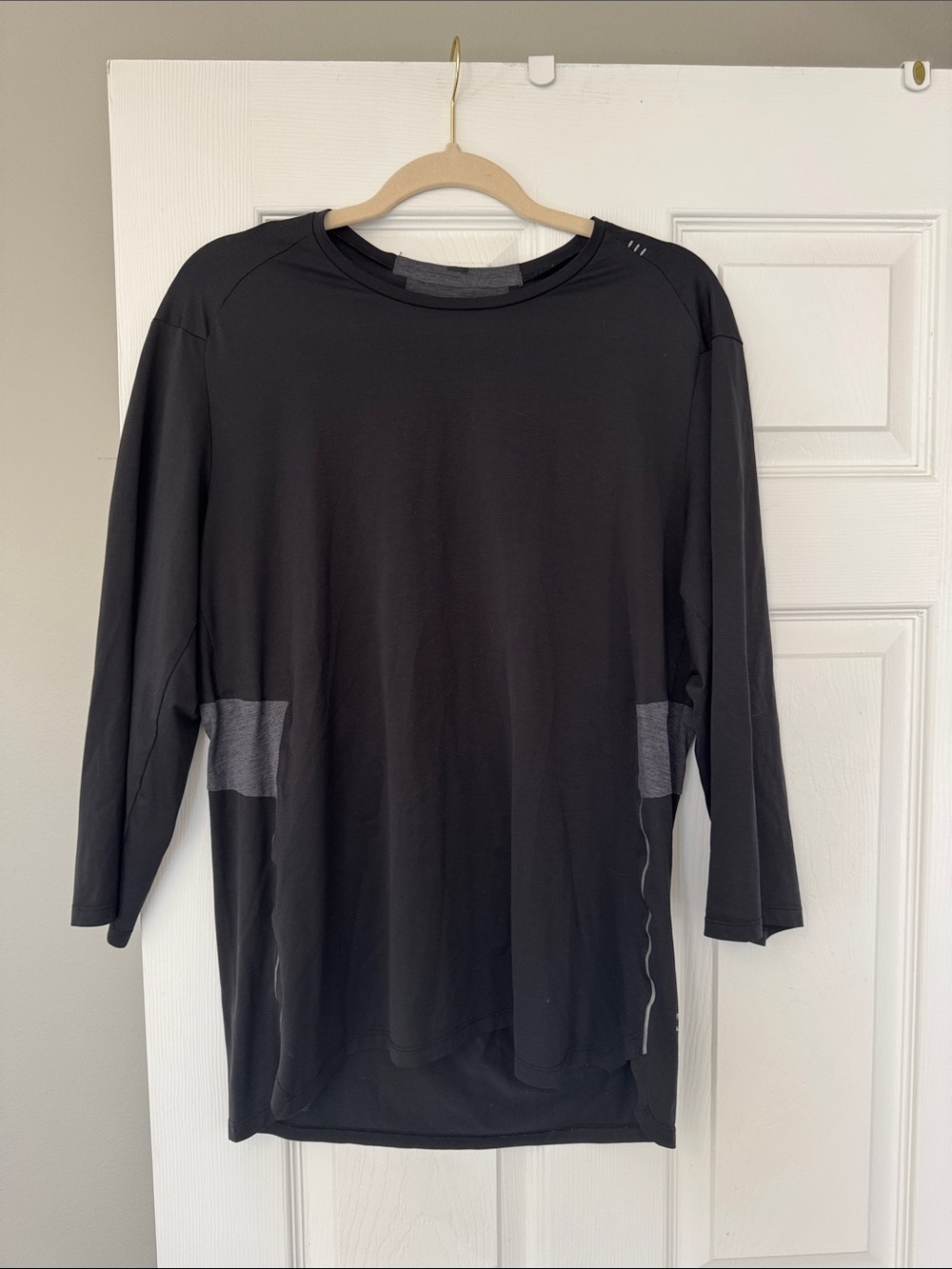 lululemon athletica Black Long-Sleeve Athletic Tee